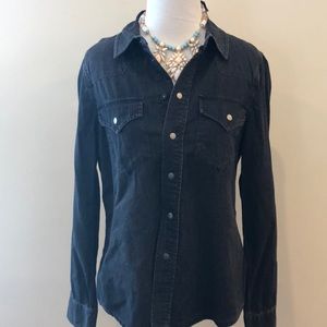 🤩FLASH SALE🤩Madewell Black chambray button up